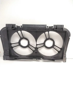 P124 GRILLE DE RADIATEUR AVANT / 2742733 POUR PEUGEOT 205 II 20A/C 1.8 DIESEL Foto 1 de 4