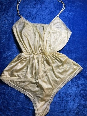 Lencería de nailon amarillo vintage Avon Fashions ropa de dormir grande ¡lindo!!  Foto 1 de 4