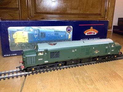 Bachmann 32-776 BR Green Class 37 Diesel Locomotive D6707 with Split Headcode - Image 1 of 4