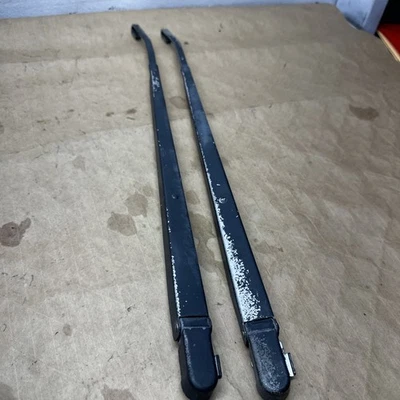 95 96 97 98 98 99 CHEVROLET C/K 1500 2500 SILVERADO PAIR WINDSHIELD WIPER ARMS - Image 1 of 2