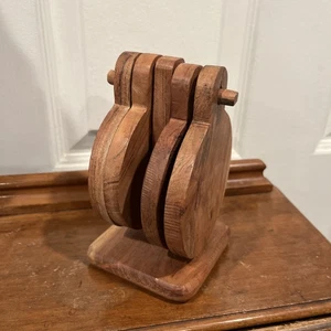 Posavasos / Madera / Juego de 4 con soporte colgante / Peso 1 libra 2 OZ - Imagen 1 de 4