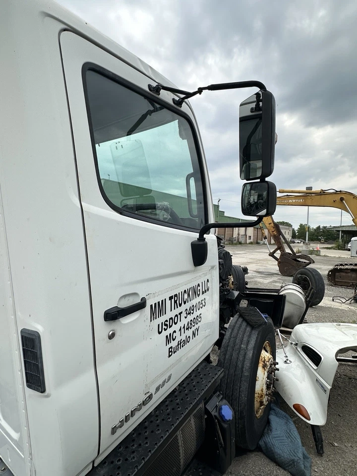 ПЕРЕДНЯЯ ДВЕРЬ В СБОРЕ HINO 268 2573828 — правая - Изображение 1 из 3