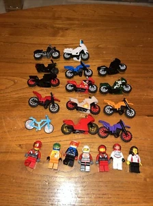 LEGO BULK LOT OF 7 MINIFIGURE 14 MOTORCYCLES - Picture 1 of 9