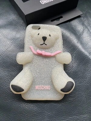 LOVE Moschino OSO BRILLO BLANCO Funda de Diseñador para iPhone 6/6s Nueva En Caja Foto 1 de 4