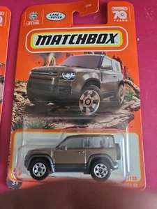 Matchbox #61/100 2020 Land Rover Defender 90 And Renault Kangoo - Picture 1 of 4