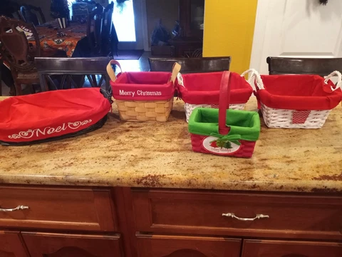 CHRISTMAS  Decorative Baskets Lot 4 Cover