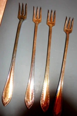 Juego de 4 tenedores antiguos de cóctel/cangrejo Oneida Community Plate patrón Sheraton Foto 1 de 4