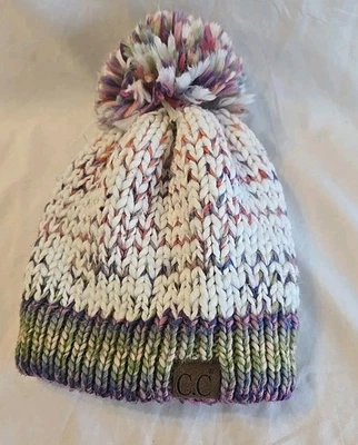 Gorro de invierno tejido multicolor C. C con logotipo forrado de vellón con pompón Foto 1 de 4