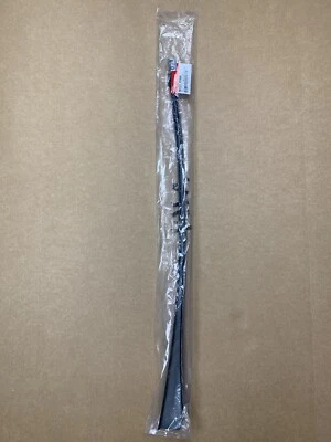 2015-2017 Kia K900 Front Windshield Pillar Molding Left Driver Side Outer Glass - Image 1 of 4