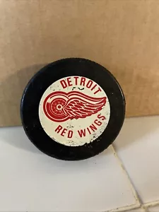 DE COLECCIÓN DETROIT RED WINGS INGLASCO PUCK NHL SHIELD LOGO Hecho en Canadá - Imagen 1 de 2