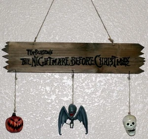 LETRERO DE MADERA PESADILLA ANTES DE NAVIDAD con adornos colgantes calabaza cráneo de murciélago calabaza - Imagen 1 de 1