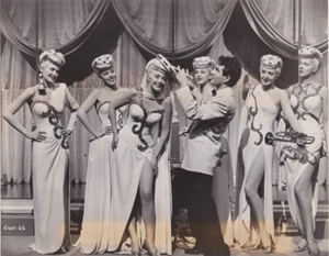 1945 Press Photo Drummer Gene Krupa with Chorus Girls in George White's Scandals - Picture 1 of 2