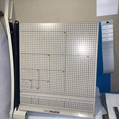 Large Boston 2658 18"x18" Paper Cutter Foto 1 de 2