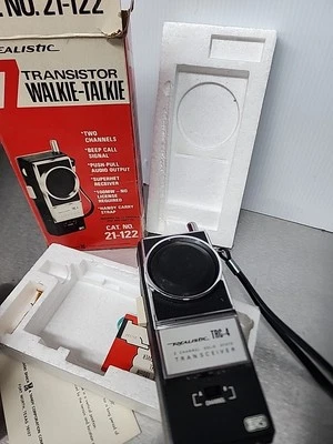 Untested Vtg 1975 REALISTIC TRC-4 TRANSCEIVER RadioShack  Walkie Talkie - Image 1 of 4