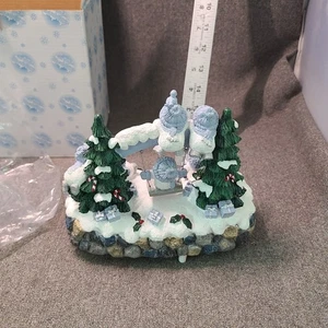 3 Snow Buddies Crystal At Play Statuina Musicale "Jingle Bells" In Scatola F468721 - Foto 1 di 6