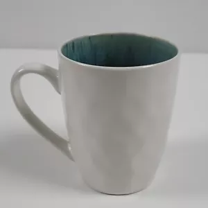 Tazza in gres Dowan ~ bianca martellata con interno blu striato ~ 16 oz - Foto 1 di 9