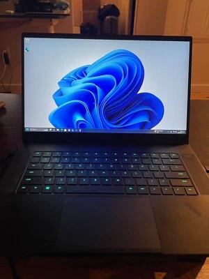 Razer Blade 2018 15 pulgadas I7-8750 CPU 16 GB, 500 GB SSD, GTX 1070 MaxQ Foto 1 de 2