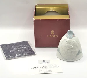 Lladro 2002 Weihnachtsschmuck Porzellan Glocke Engel Taube Dorf Kirche mit Box - Bild 1 von 22