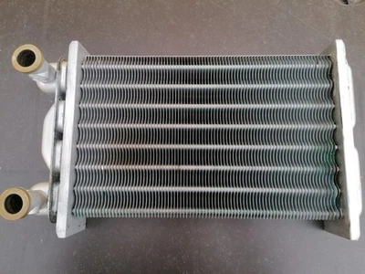 Scambiatore Primario Riscaldamento Caldaie Emmeti G070030206 Lolà L28K - Immagine 1 di 2