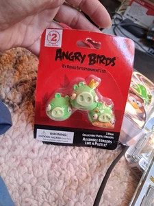 Angry Birds 'Assemble' Nero Confezione da 3 Gomma Set Nuovo - Foto 1 di 1
