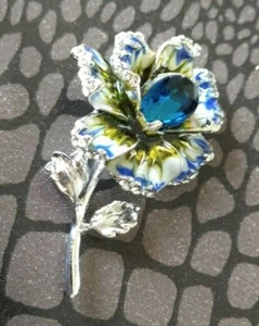 Jolie Broche en forme de Fleur  *** A Voir *** - Imagen 1 de 4