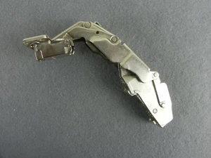 2x Cerniera BLUM per mobili Ante Armadi Apertura Grande Angolo 155 Gradi Piastra - Foto 1 di 7