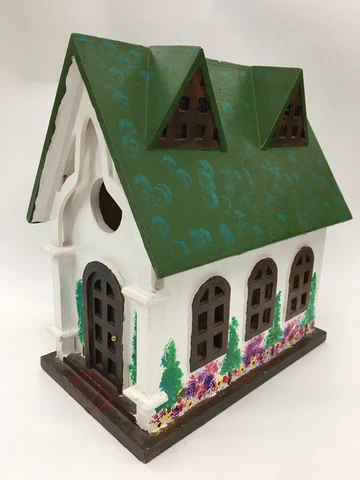 Hand painted Birdhouse All Wood Construction 1-3/8” Entry 5” W X 8” L X 9” T B39 Cover