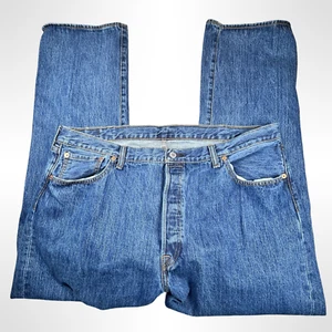Levi's 501 Herrenjeans 42x32 blau Distressed Denim 6-Knopf Fly 90er gerade Passform - Bild 1 von 16