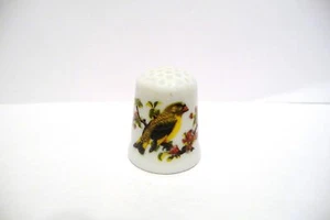 THIMBLE PORCELAIN VISTA ALEGRE PORTUGAL "BIRD/SONGBIRD"  TCC 7/85 - Picture 1 of 4