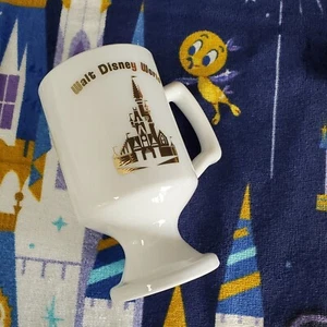 2021 Disney Parks WDW 50th Anniversary Cinderella Castle Vault Footed White Mug - Bild 1 von 4