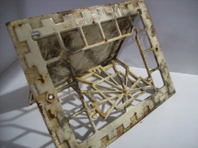 Antigua REJILLA DE PISO ART DECO 15-5/8" X 11-5/8" MODELO SIMONDS 241, se abre y cierra Foto 1 de 4