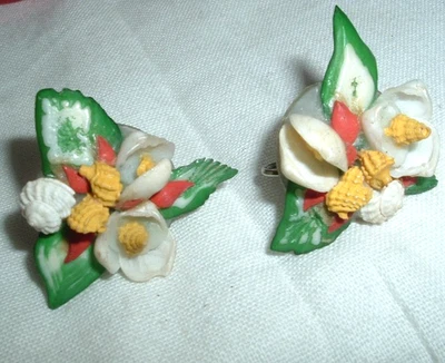 JUEGO DE ARETES ATORNILLADOS VINTAGE HAWAIANOS HECHOS A MANO CONCHA MARINA Foto 1 de 3