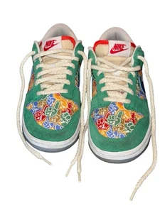 New Nike Dunk Low GS "Foam Finger" DZ5299 300 GS Size 5.5Y - Picture 1 of 6