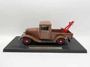 Grúa pickup K13 Road Legends: 1934 marrón escala 1:18 diecast - Imagen 1 de 7