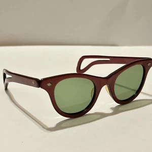 Vtg 1950s Red Cat Eye Sunglasses Green Lenses Ready to Wear - Picture 1 of 9