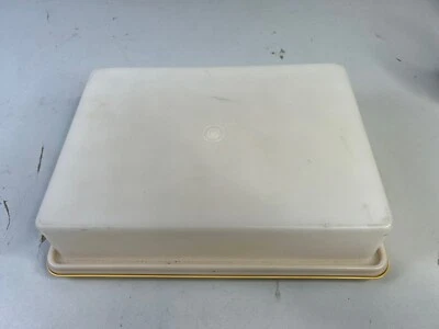 Vintage TUPPERWARE Fresh-N-Fancy Cake Taker 13 x 9 Harvest Gold Base 622-5 - Photo 1/4