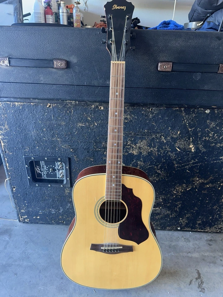 Guitarra acústica de 6 cuerdas Ibanez Foto 1 de 4