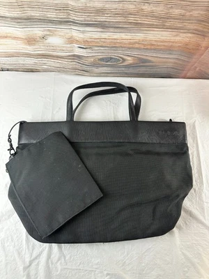 Bolso de Mano Tumi Para Mujer Negro Nylon Cuero Recortado con Monedero Foto 1 de 4