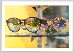 Gafas de sol postales de Robert Hazzon UNICEF Benefit - Imagen 1 de 2