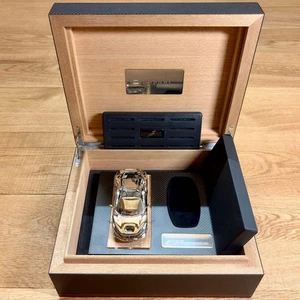 Custodia portachiavi Ferrari 488 Spider con auto in miniatura in metallo e file in pelle bonus RARA - Foto 1 di 13