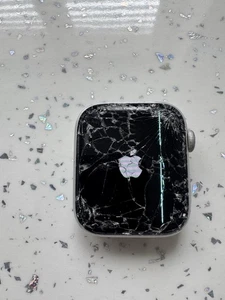 Apple Watch Series 4 cellular 44mm For Spares Or Repairs silver - Picture 1 of 5