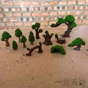 Simulazione miniatura pino bonsai albero foro piante scena oggetti di scena modello display giocattolo - Foto 1 di 25