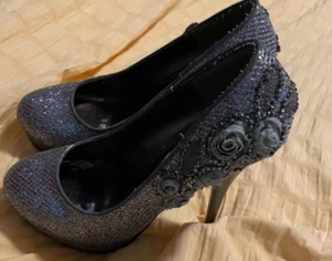 RARE Mascotte sparkly stilettos! Ruffle Roses Sequins! Size 7 Prom Homecoming EC - Picture 1 of 6