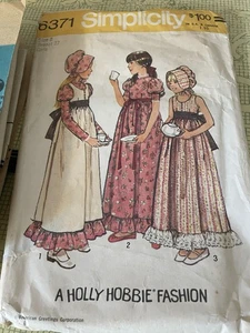 Vintage 1974 Simplicity A HOLLY HOBBIE GIRL DRESS PATTERN # 6371 SIZE 8 UNCUT - Picture 1 of 4