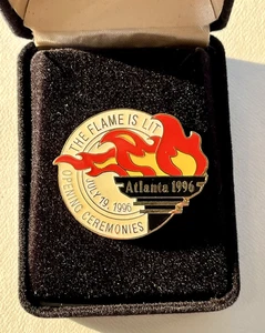 SPILLA DISTINTIVO CERIMONIA APERTURA GIOCHI OLIMPICI ATLANTA 1996/LA FIAMMA È ACCESA/19 LUGLIO - Foto 1 di 2