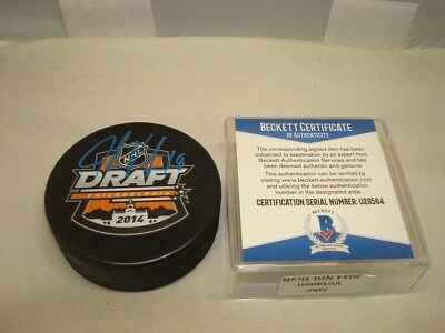 Jake Virtanen Firmado 2014 NHL Draft Hockey Puck Canucks Automático. Beckett BAS CERTIFICADO DE AUTENTICIDAD 1A Foto 1 de 3