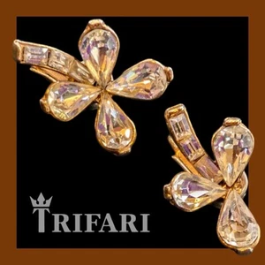 Vintage CROWN TRIFARI Earrings CLOVER or FLOWER *broken - Picture 1 of 8