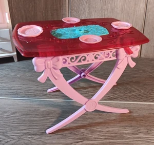 Barbie Mattel Dreamhouse 2013 Mesa de comedor de cocina rosa con platos - Imagen 1 de 11