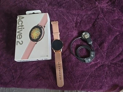 Samsung Galaxy Watch Active 2 40mm GPS + Cellular (4G LTE) - Gold - Gentle Use - Image 1 of 4