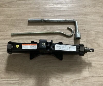 04 05 06 07 08 SUZUKI FORENZA Scissor Jack - Image 1 of 4